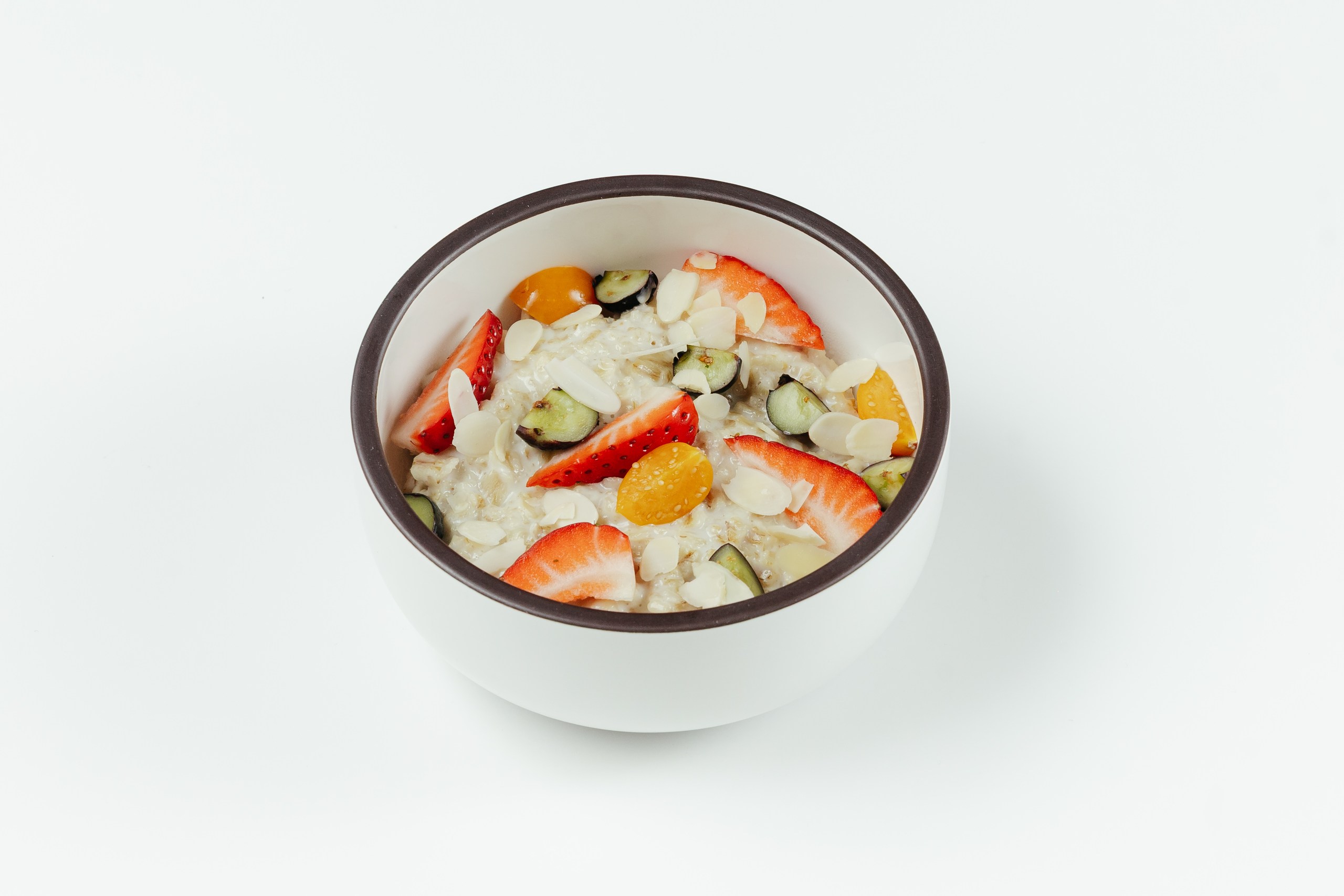 Каша овсяная с ягодами